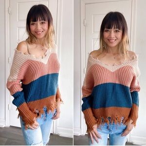 Rugby strike frayed hem sweater small